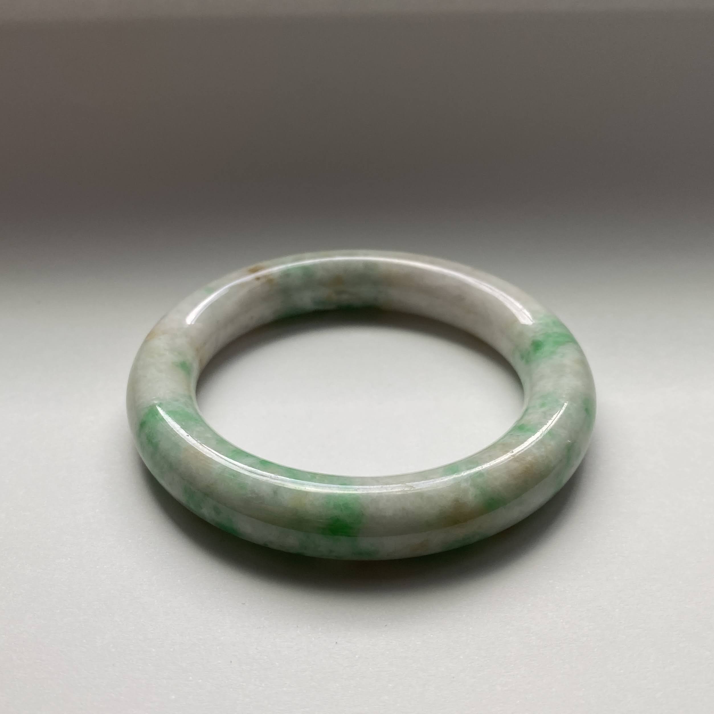 日本鑑別書付】ラベンダー翡翠のバングル(ジェダイト)