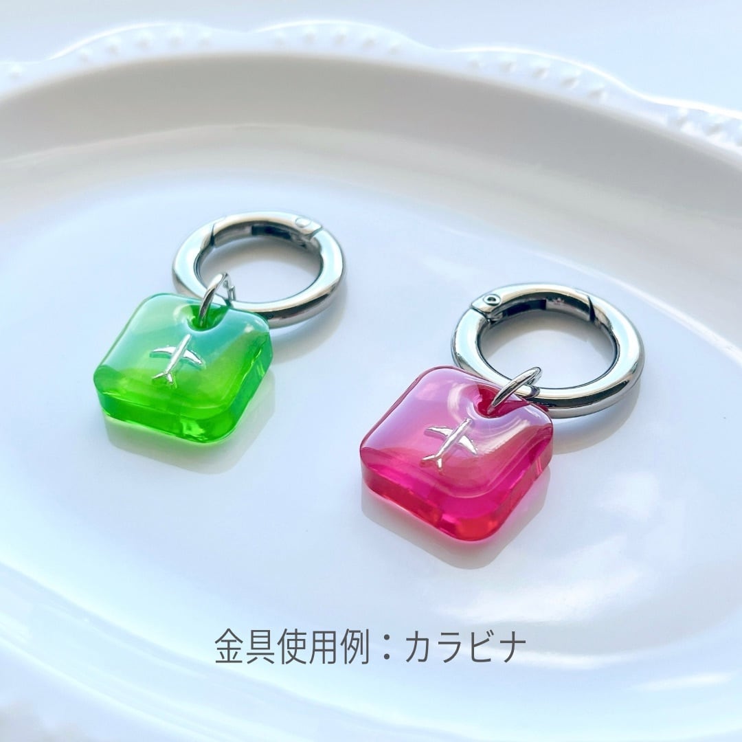 クリアカラー スクエア飛行機キーホルダー | アトリエNico