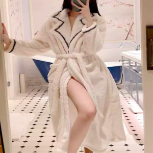 【送料無料】 パジャマ ナイトウェア ルームウェア 3色 ガウン 色 ロング 長袖 Vネック Aライン フレア ベルト ベロア ベルベット 厚手生地 ふわふわ もこもこ エレガント 可愛い 大人可愛い きれいめ シンプル カジュアル シック コンサバ 華やか 大人 上品 おしゃれ お洒落 主役級 こなれ感 高見え 高級感 ラグジュアリー 無地 冬 レディース 女性用 ママ 10代 20代 30代 40代 部屋着 普段使い ファッション コーデ スタイル 楽ちん 体型カバー 垢抜け 定番 プチプラ 着痩せ