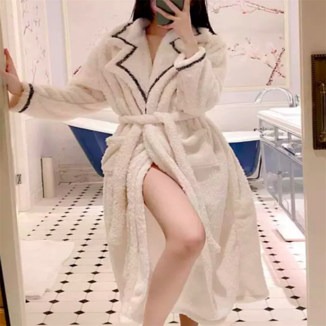 【送料無料】 パジャマ ナイトウェア ルームウェア 3色 ガウン 色 ロング 長袖 Vネック Aライン フレア ベルト ベロア ベルベット 厚手生地 ふわふわ もこもこ エレガント 可愛い 大人可愛い きれいめ シンプル カジュアル シック コンサバ 華やか 大人 上品 おしゃれ お洒落 主役級 こなれ感 高見え 高級感 ラグジュアリー 無地 冬 レディース 女性用 ママ 10代 20代 30代 40代 部屋着 普段使い ファッション コーデ スタイル 楽ちん 体型カバー 垢抜け 定番 プチプラ 着痩せ