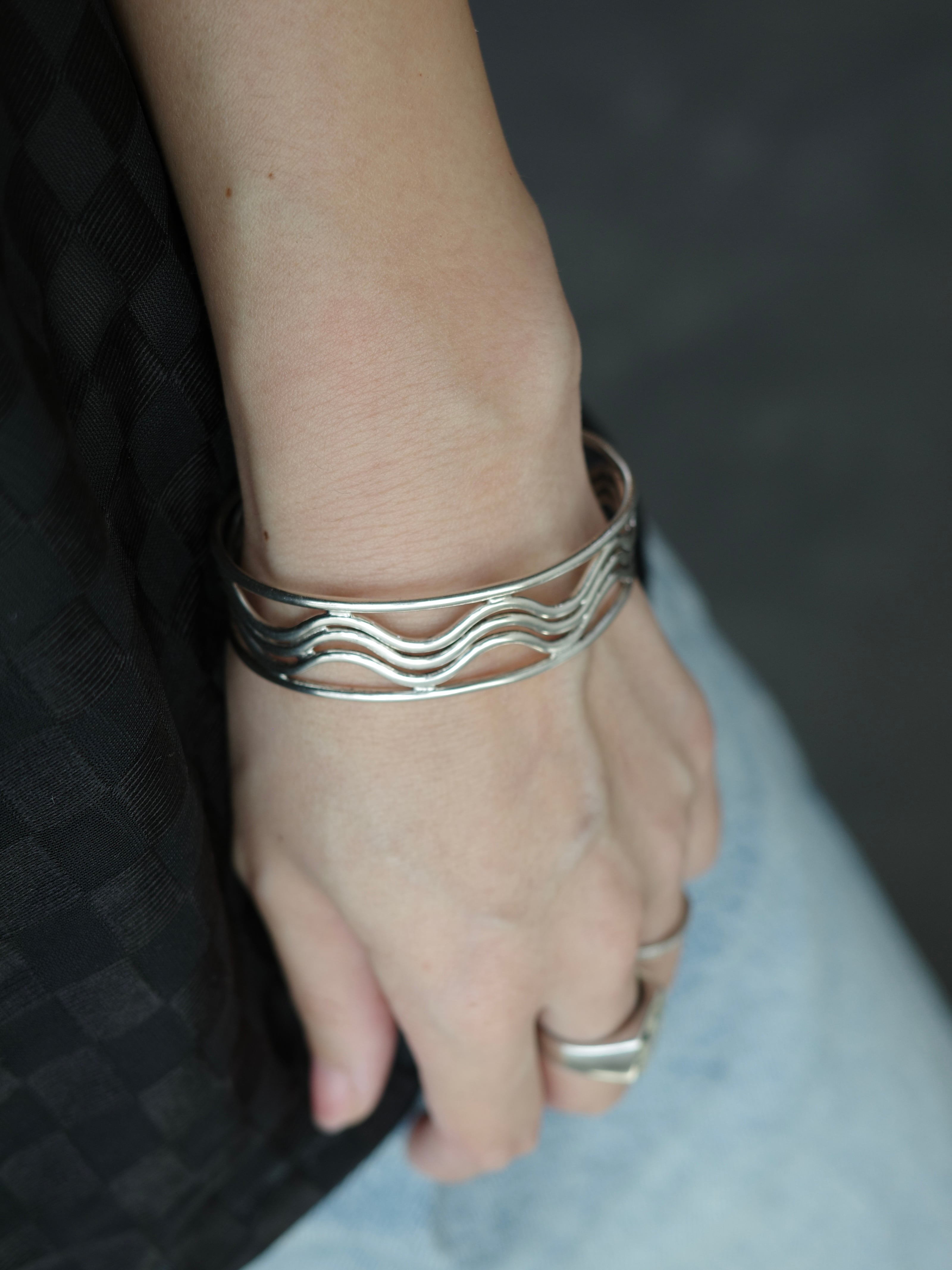 Hoaw. ハァウ アンイーブンバングル 24Kメッキ加工 SILVER925 vintage silver925〉wave wide mexican bangle | CherLife