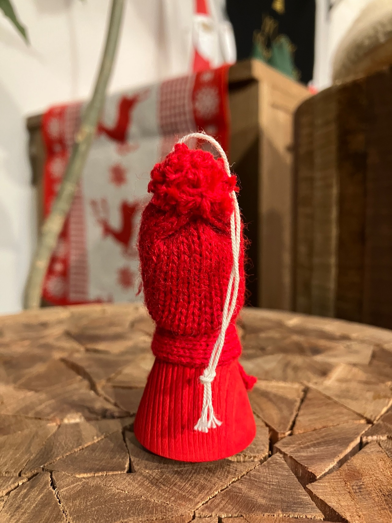 ラッセントレー　木製オーナメント　(レッドのHedda/Hadar)  Larssons tra クリスマスオーナメント