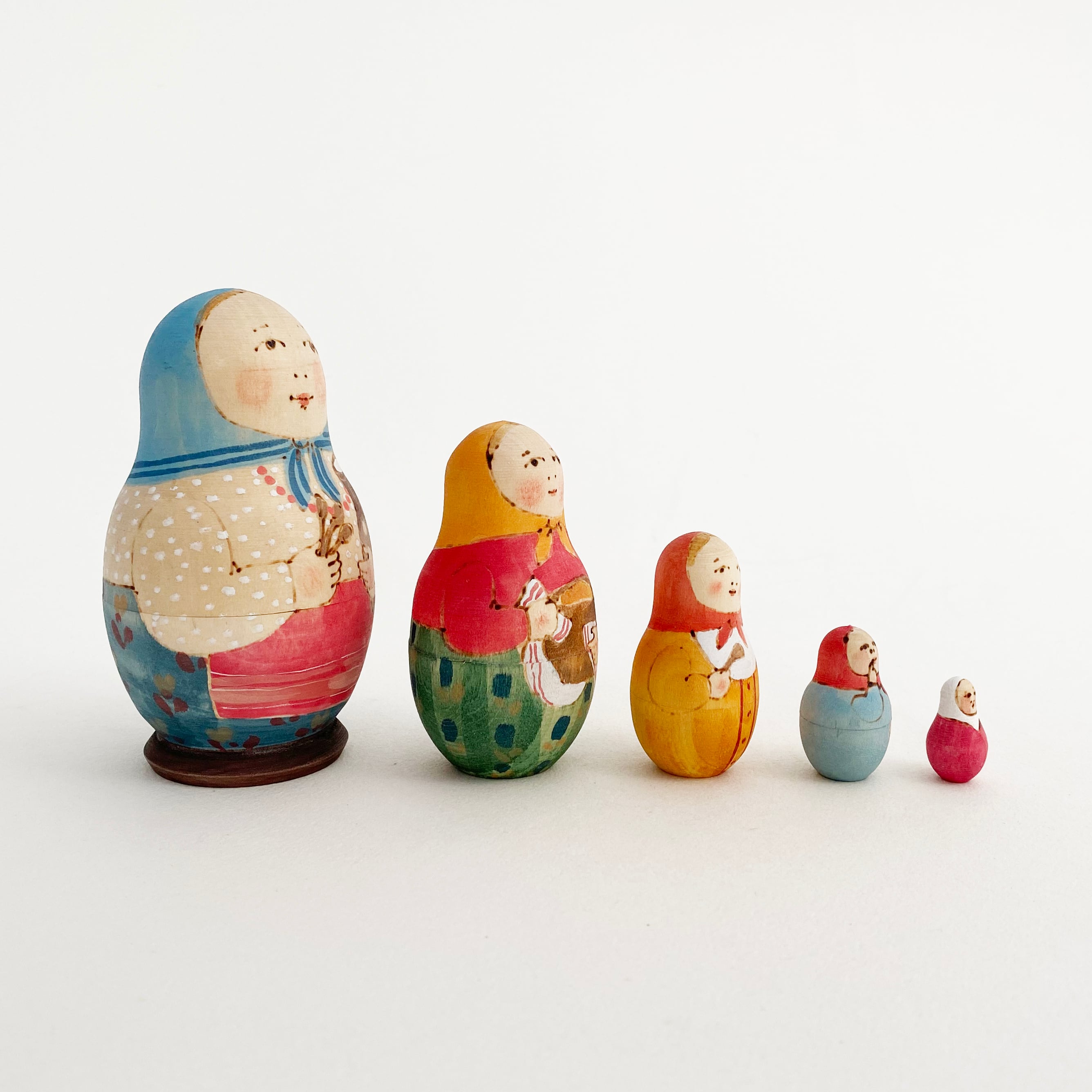アーティスト・マトリョーシカ（マリヤ・ドミトリエワ作/ミルク5個組）