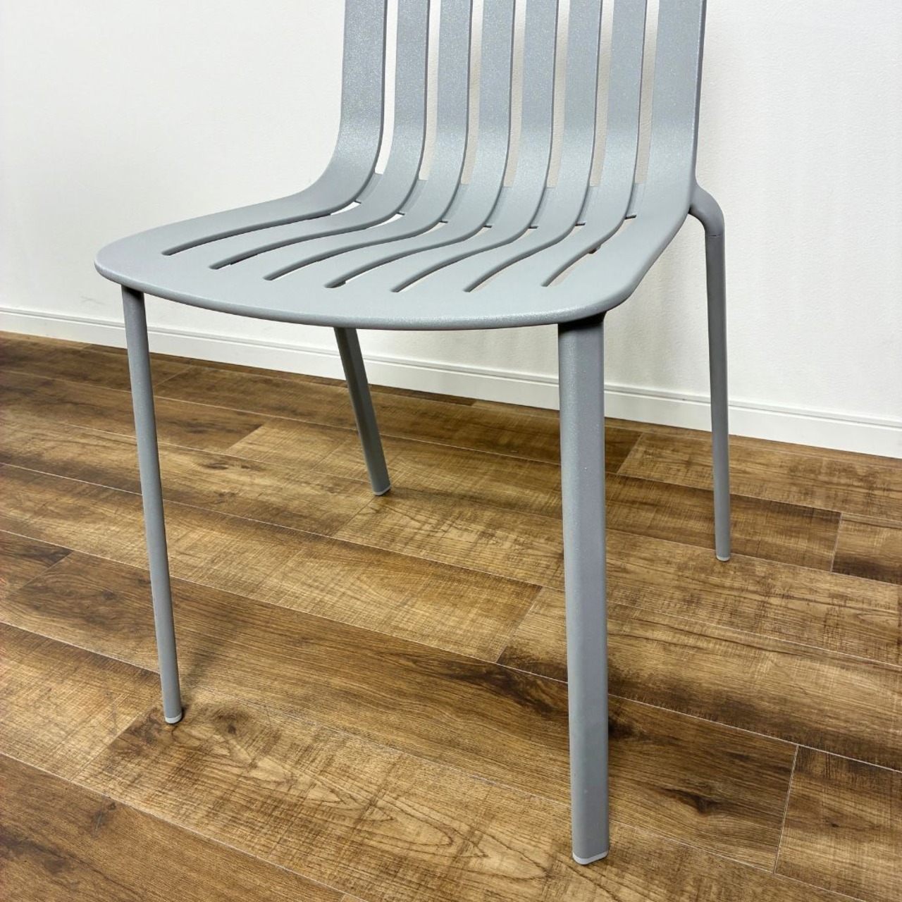 【展示品】MAGIS PLATO CHAIR metallic gray マジス プラート チェア メタリックグレー スタッキング可能 屋外使用可能 ダイニングチェア ガーデンチェア デザイナーズ家具 グレー系【送料無料】