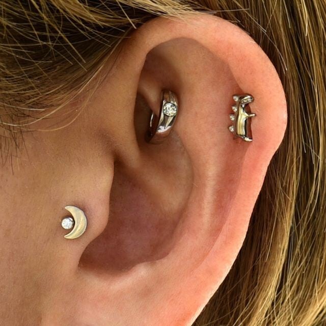 軟骨ピアス 金属アレルギー対応 18G 16G ムーンストーン 三日月ピアス