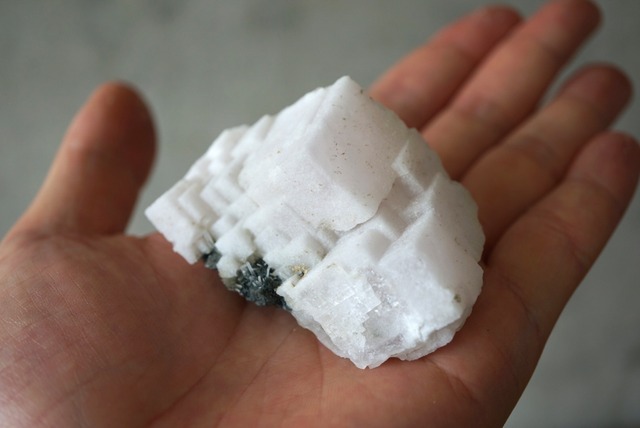 ブルガリア産蛍光カルサイト Fluorescence Calcite / Quartz 1072