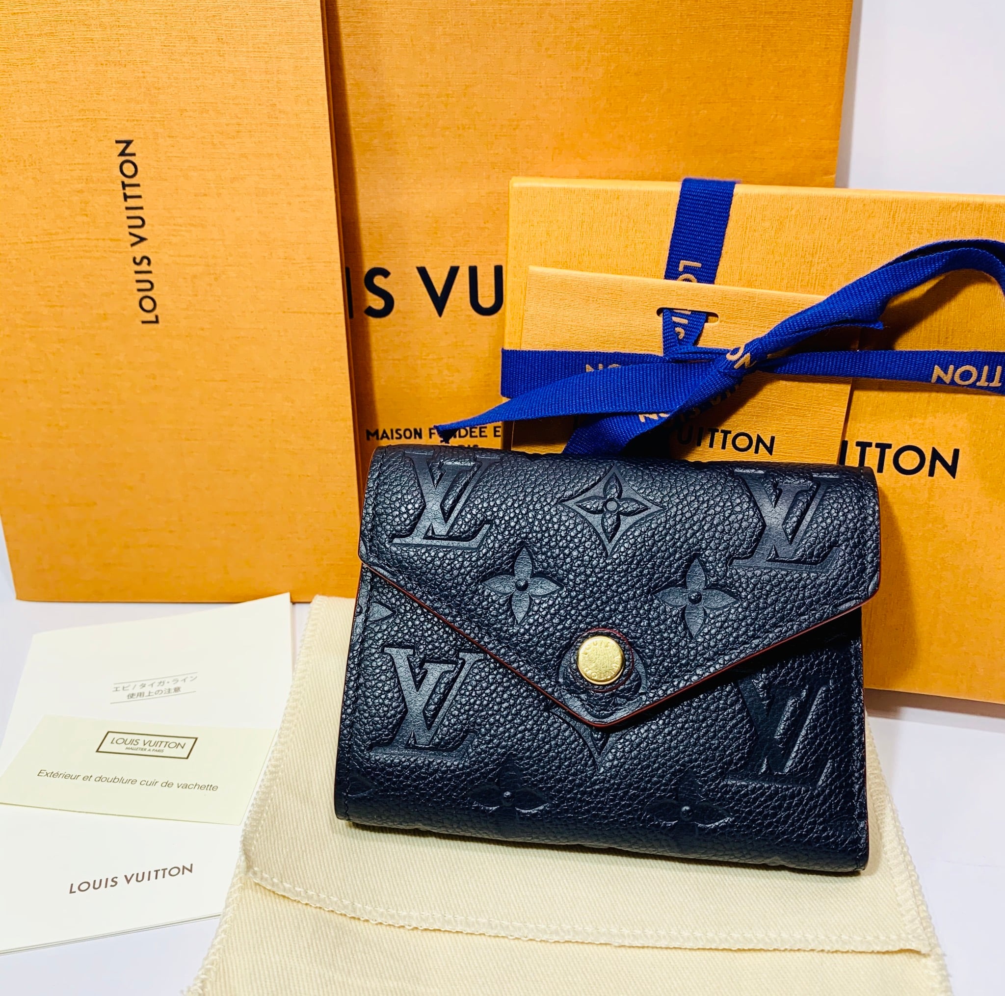 【定価82,500円/未使用】LOUIS VUITTON ルイヴィトン モノグラムアンプラントポルトフォイユ・ヴィクトリーヌ/マリーヌルージュ  M64577 | CrocorO.coc powered by BASE