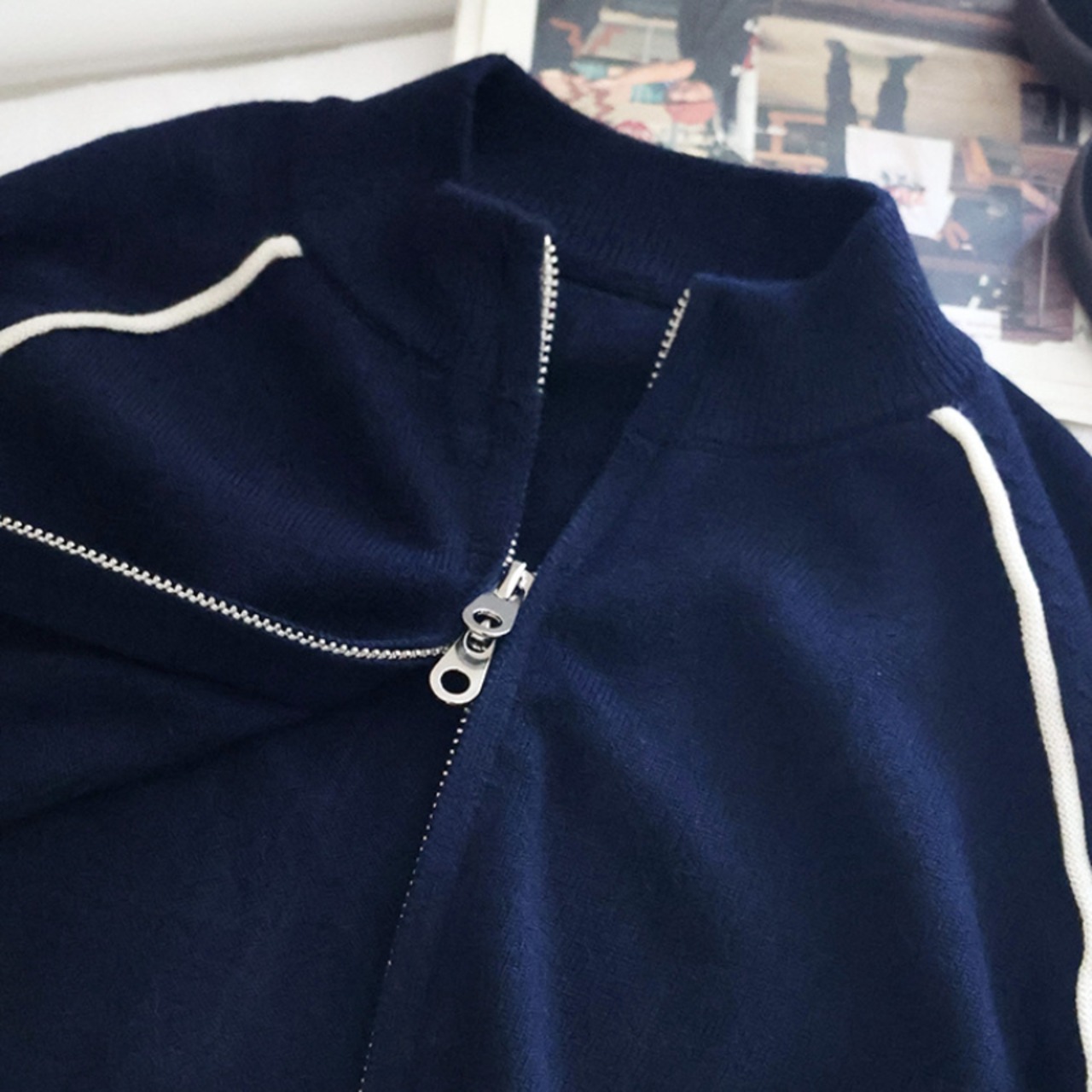 秋ミニマリストカーディガン