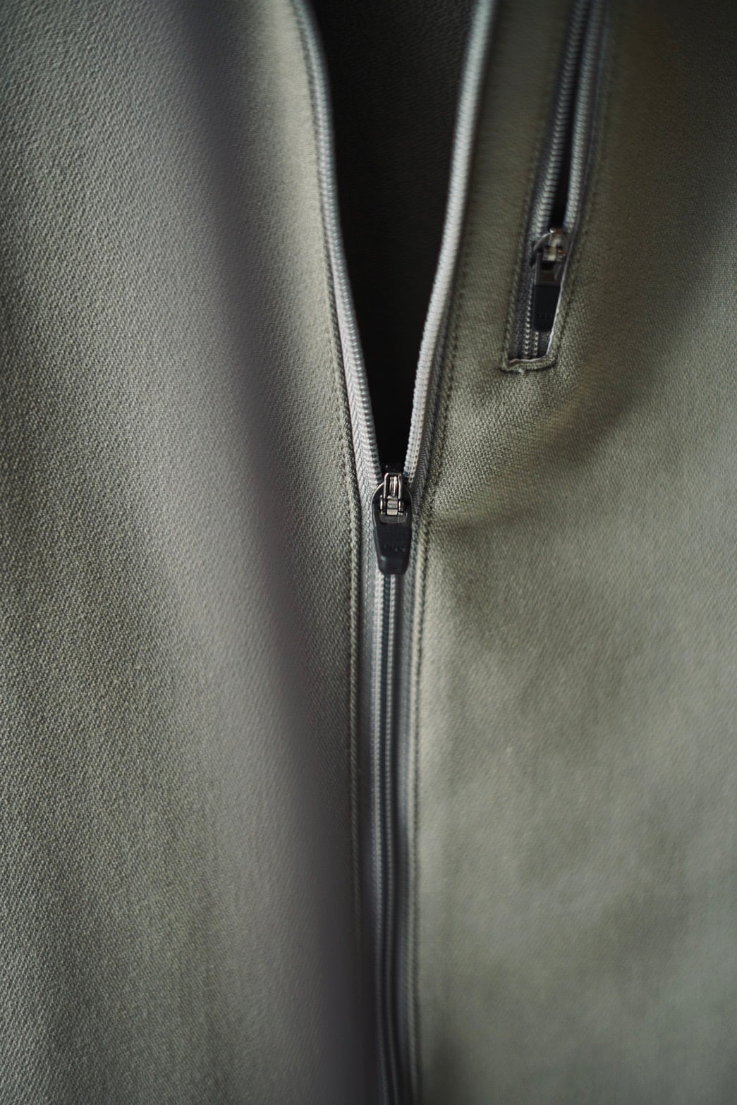 FUMIKA_UCHIDA / FRENCH TERRY HALF-ZIP BODYSUIT ( SAGE, MOCHA