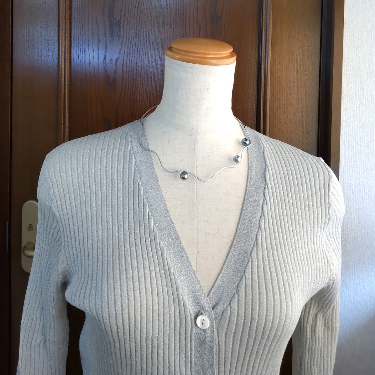 「フリージア〜自由に遊ぶ〜」黒蝶真珠　デザインネックレス