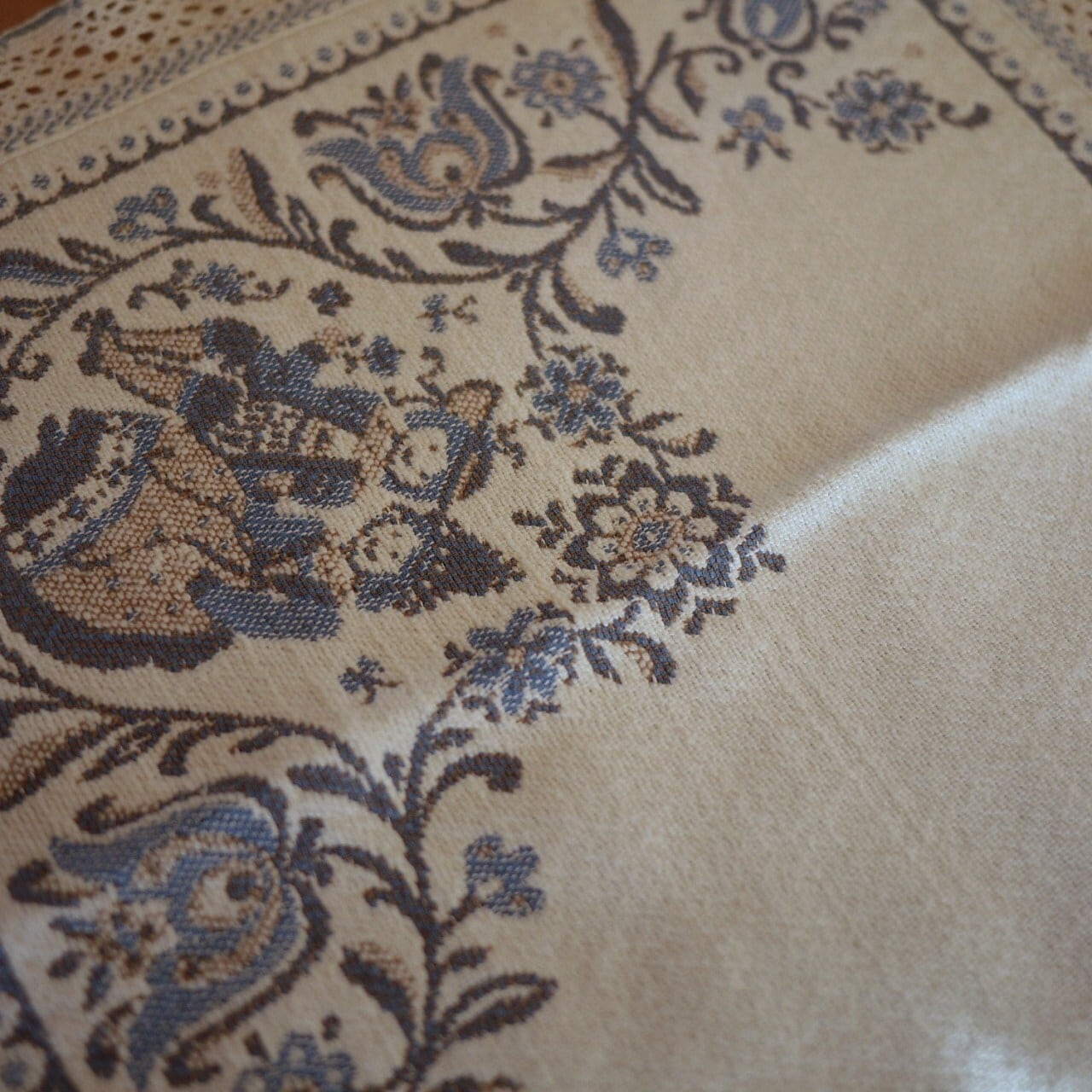 織物テーブルマット チロリアン フォークロア オーストリア | こりすの