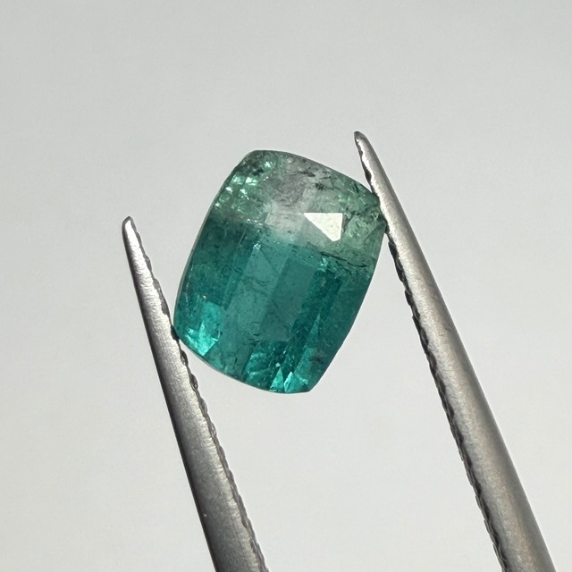 癒し系エメラルドカラーのバイカラートルマリン