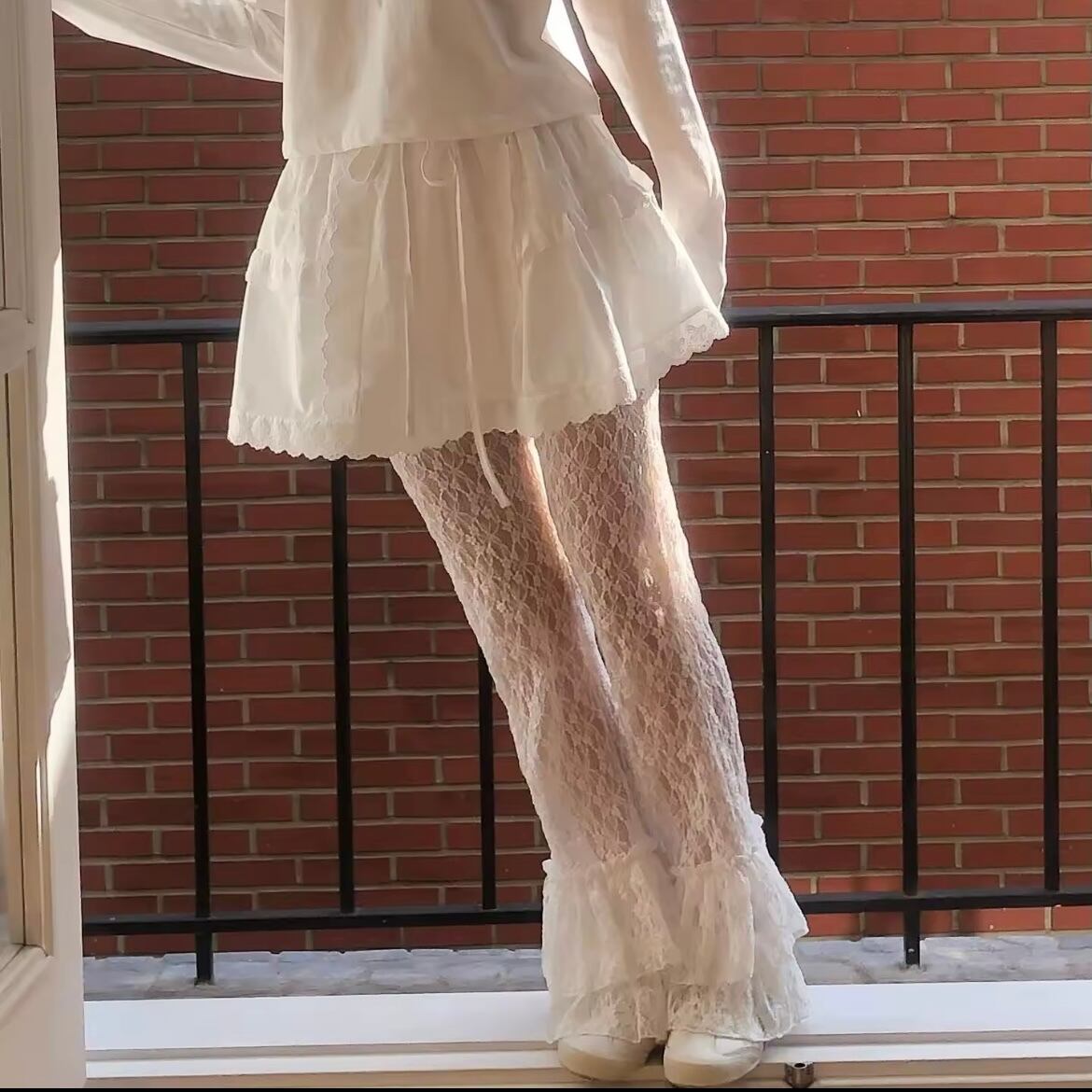 ベルボトムボリュームレースパンツ