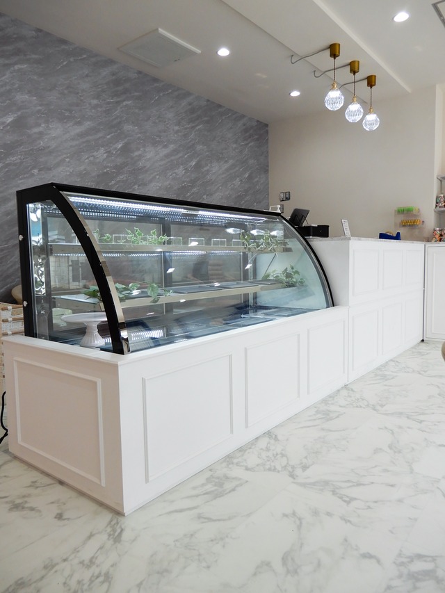 お菓子屋さん向けガラスショーケースカウンター173　（レジカウンター・ミントグリーン）W2400　特注店舗家具