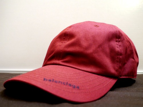未使用展示品4.4万◆BALENCIAGA バレンシアガ ユニセックス可 ロゴ刺繍デザイン キャップ 帽子 ボルドー◆ ワンポイントロゴ刺繍の希少カラー♪