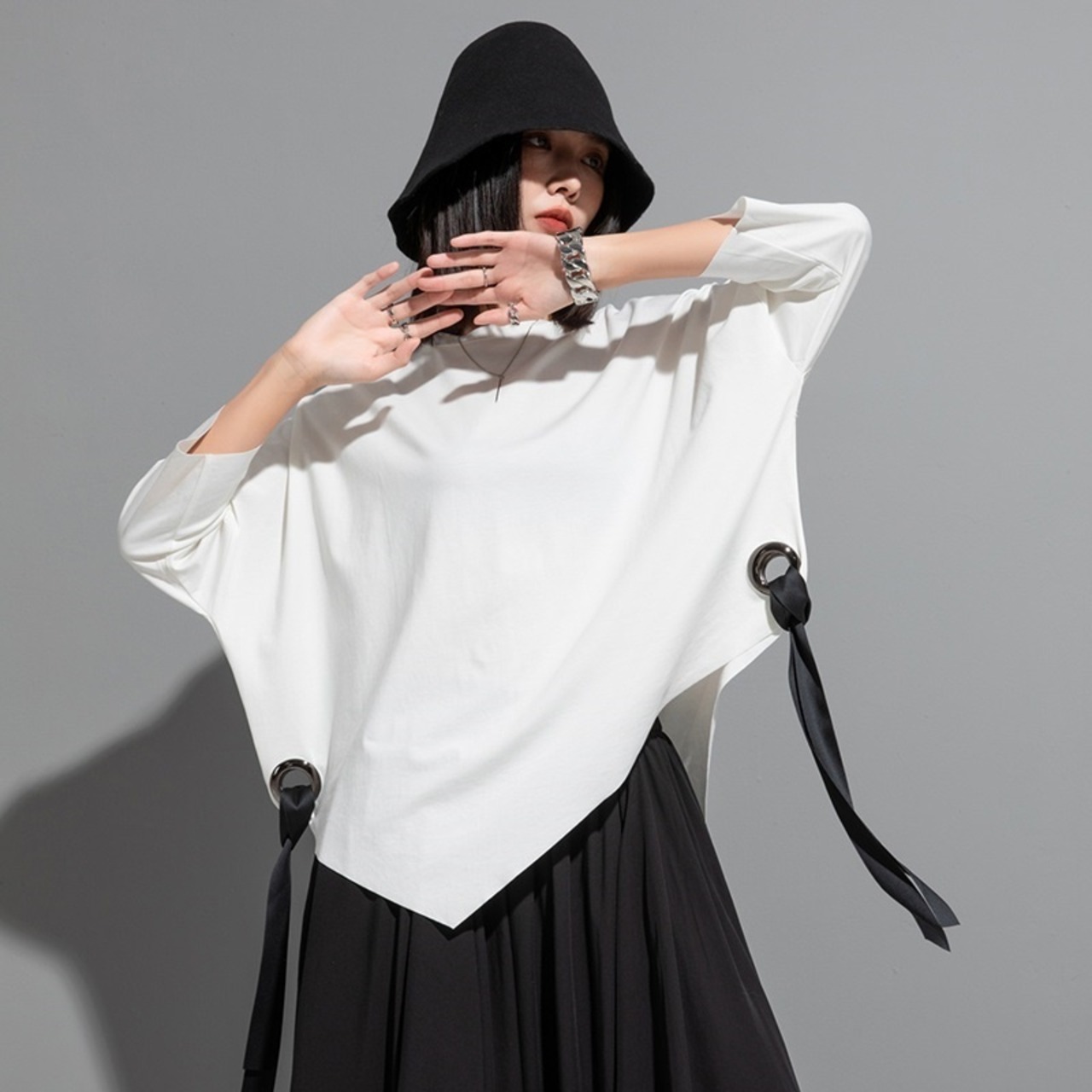 Side Ribbon T-shirt / サイド リボン Tシャツ