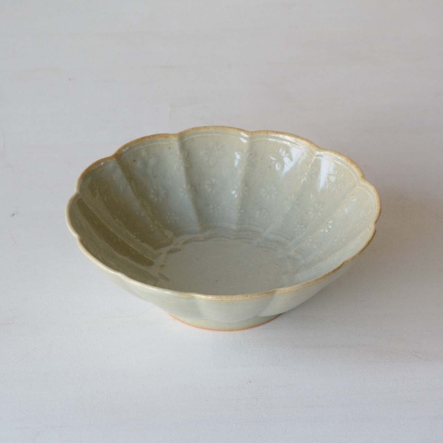 石田裕哉 青磁花文菊鉢（26-014）