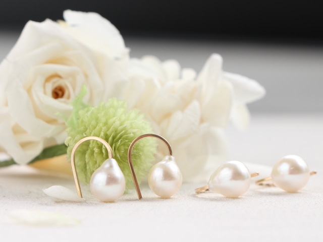 14kgf- A grain of pearl pierced earrings