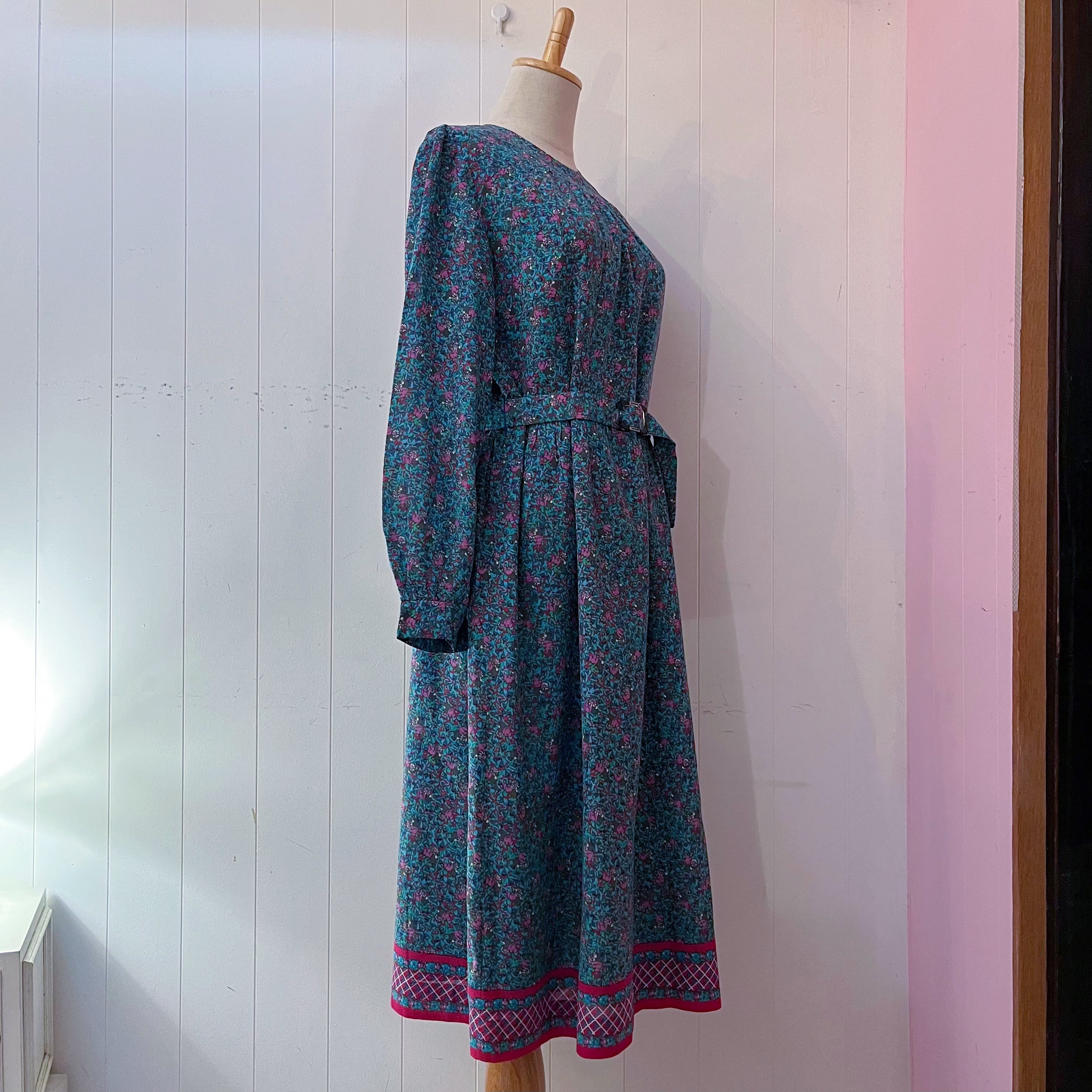 pink line flower gather one-piece
