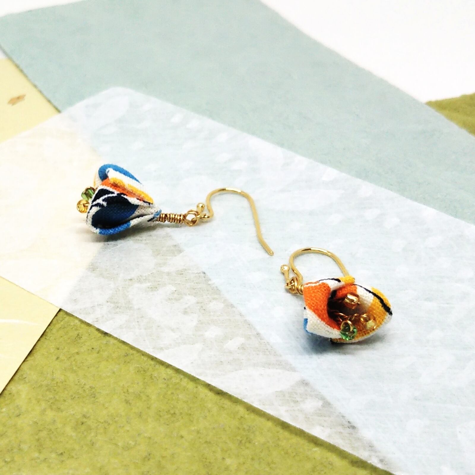 No.575-C 紅葉☆もみじ☆琉球ガラス☆ピアス・イヤリング(スカイブルー)