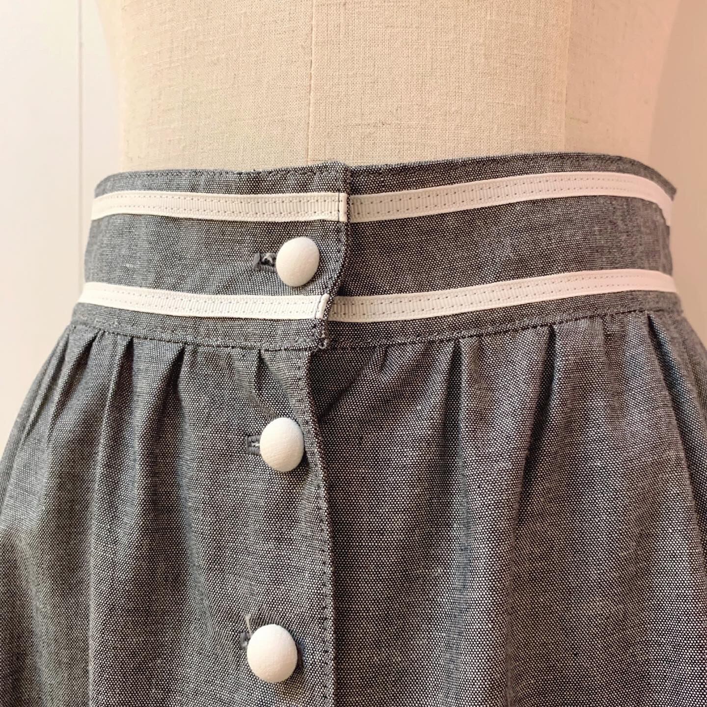 original / brand new pleats skirt / gray