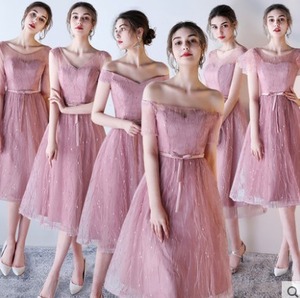 ピンクのミディアムブライズメイドドレス