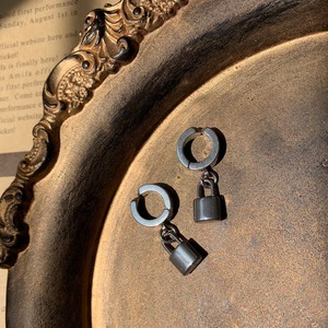 ステンレスパドロックイヤリング