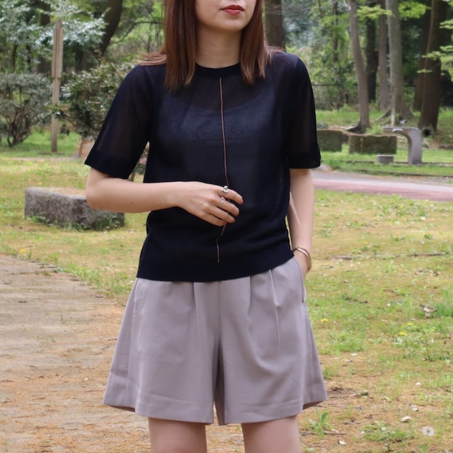 Light linen-like high waist tucked short pants