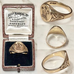 vintage c1969 9ct gold celtic scroll shoulder intaglio ring " prince of wales feathers "