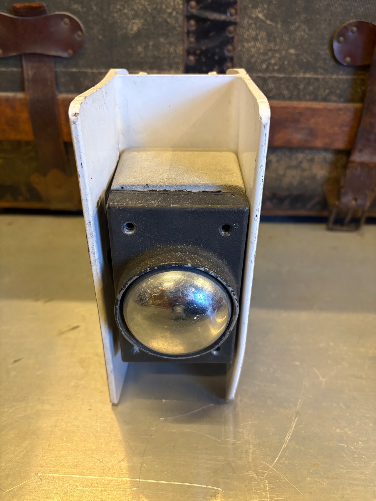 PUSH BUTTON FOR WALK SIGNAL 信号待ちボタン