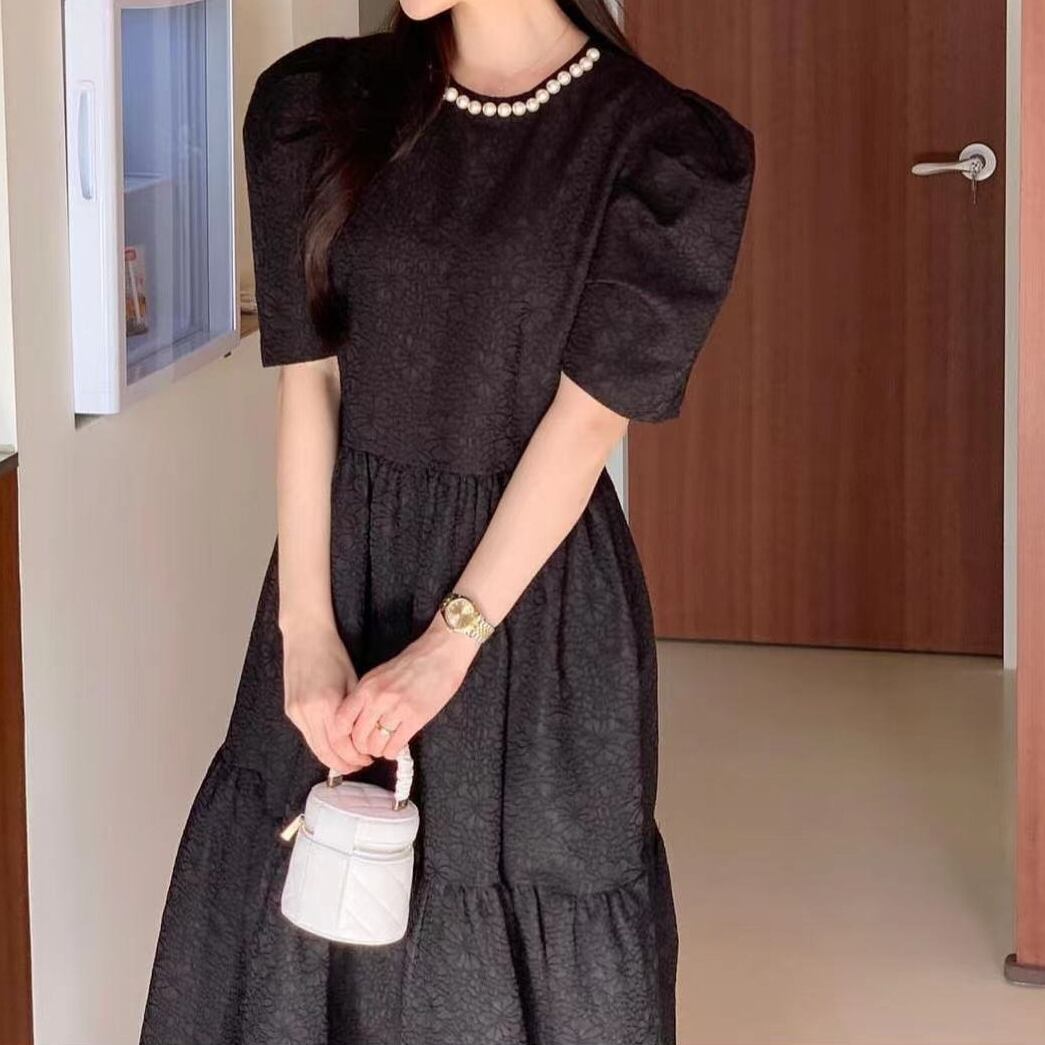 【着用レビュー】ワンピース レディース ティアードワンピース パール 花柄 エンボス ロングワンピース ロング ロング丈 半袖 ボリューム袖 パフスリーブ ラウンドネック Aライン ハイウエスト かわいい 大人可愛い カジュアル エレガント シック おしゃれ 綺麗 モード系 セクシー おとな ナチュラル こなれ感 ラフ キュート ガーリー 休日 OL 通勤 通学 学生 デート お出かけ 女子会 休日 リゾート 旅行 20代 30代 春 夏 韓国 着回し 普段使い 体型カバー ホワイト ピンク ブラック