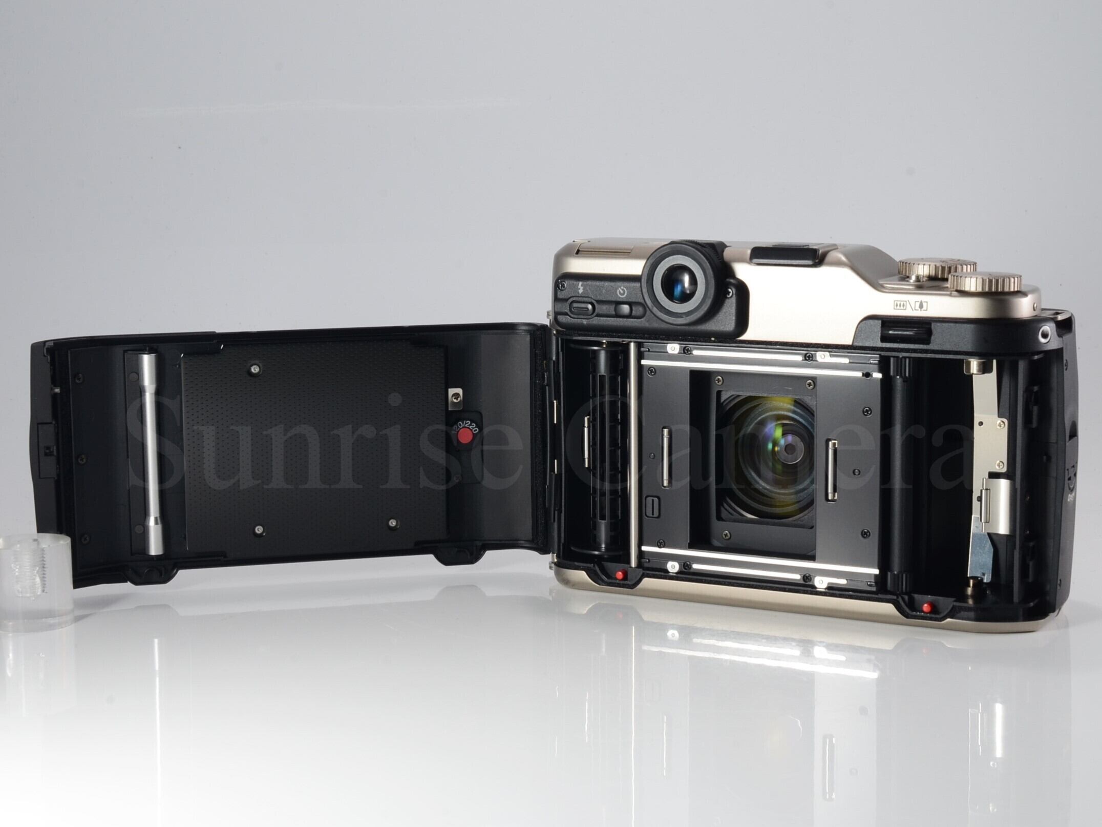 FUJIFILM GA645Zi Professional / SUPER EBC FUJINON 55-90mm F4.5-6.9