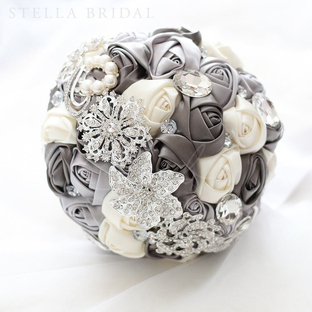 【希少✨廃盤品】  花束デザイン ブローチ シルバー 多色 希少✨廃盤品】 花束デザイン ブローチ シルバー 多色