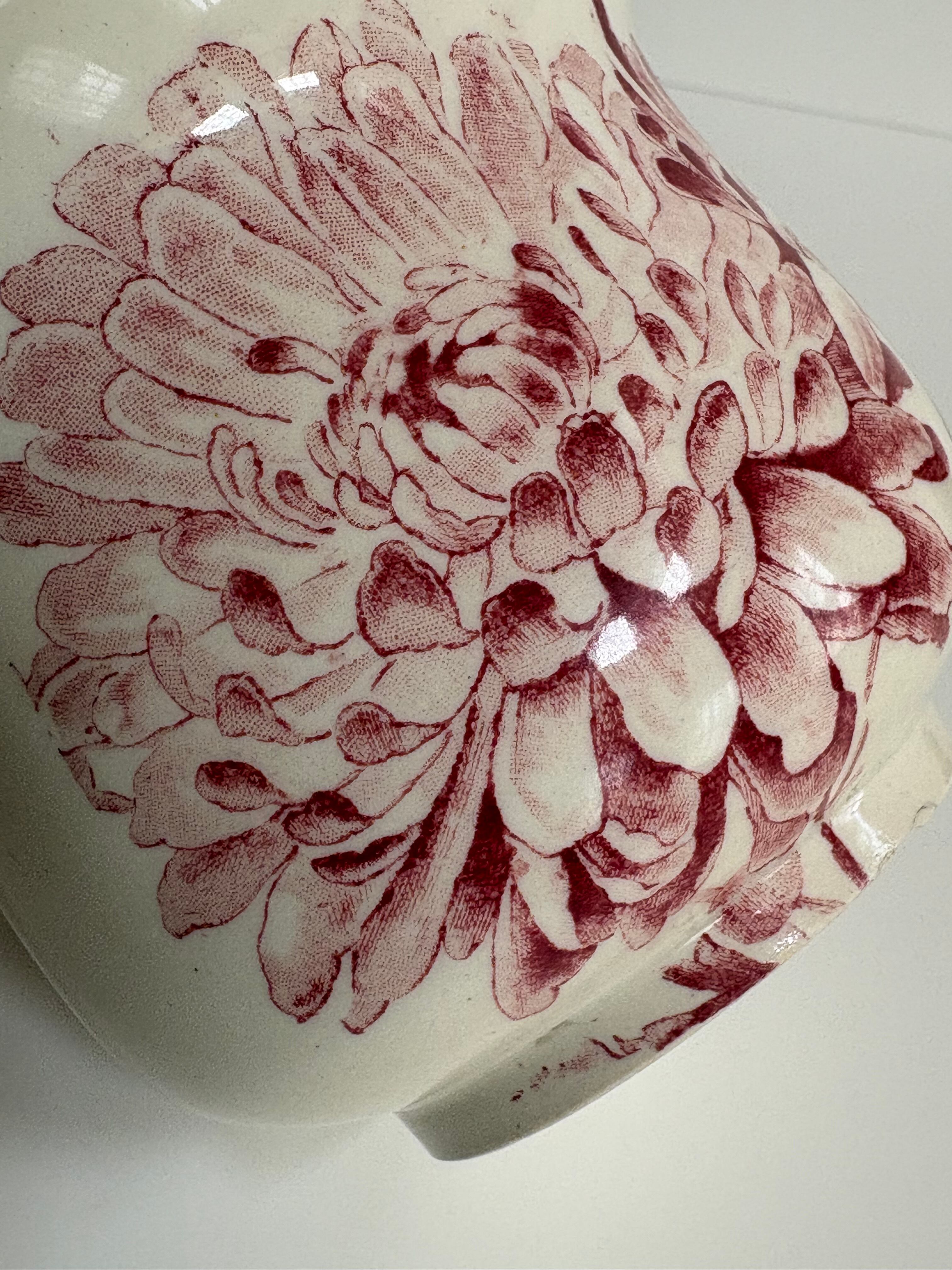 菊模様のコップ（ピンクの花絵付け）｜イギリスアンティーク