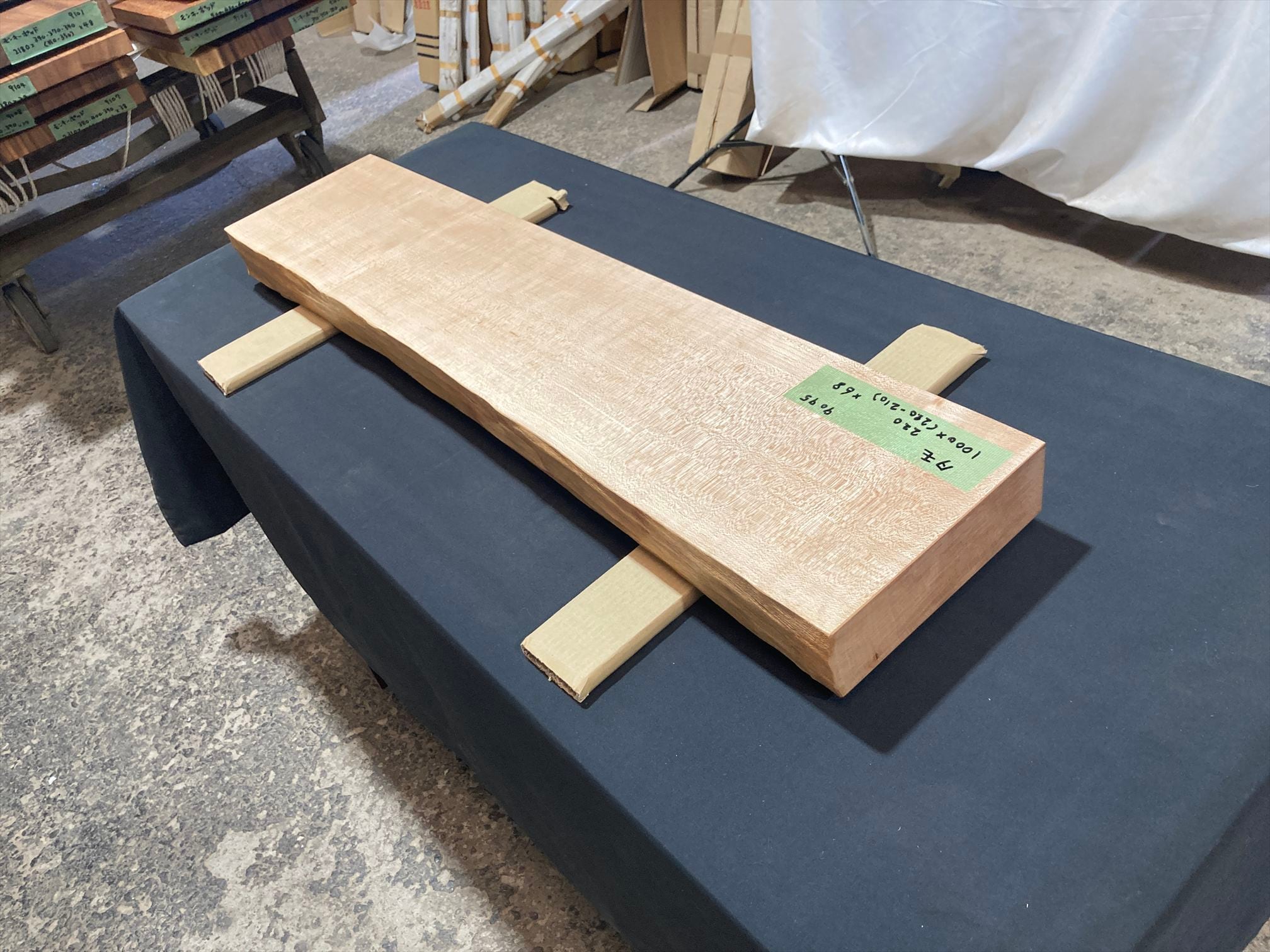 タモ9095 欅 一枚板無垢 乾燥材 1000x220x68mm カウンター 棚 テレビ台