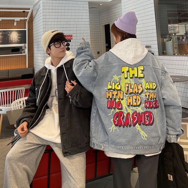 【予約販売】デニムジャケット アウター 落書き バックデザイン ジージャン メンズ オーバーサイズ ジ ブラック ブルー ペア ユニセックス お揃い カップル お洒落 こなれ感 韓国 ベーシック 秋 冬 大きいサイズ M/L/XL/2XL/3XL/4XL/5XL