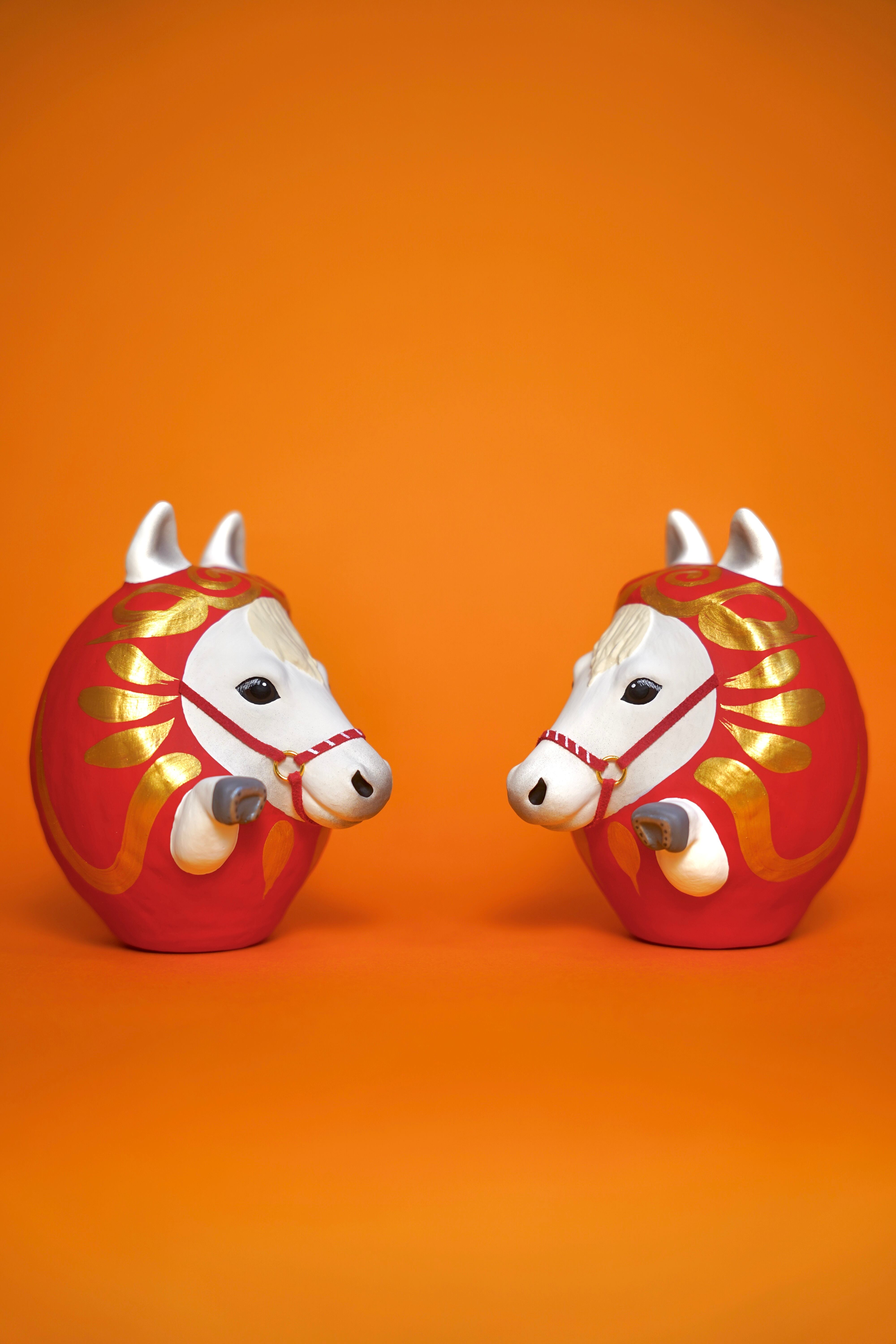 干支だるま【午】右手（白） | だるま屋 るもん