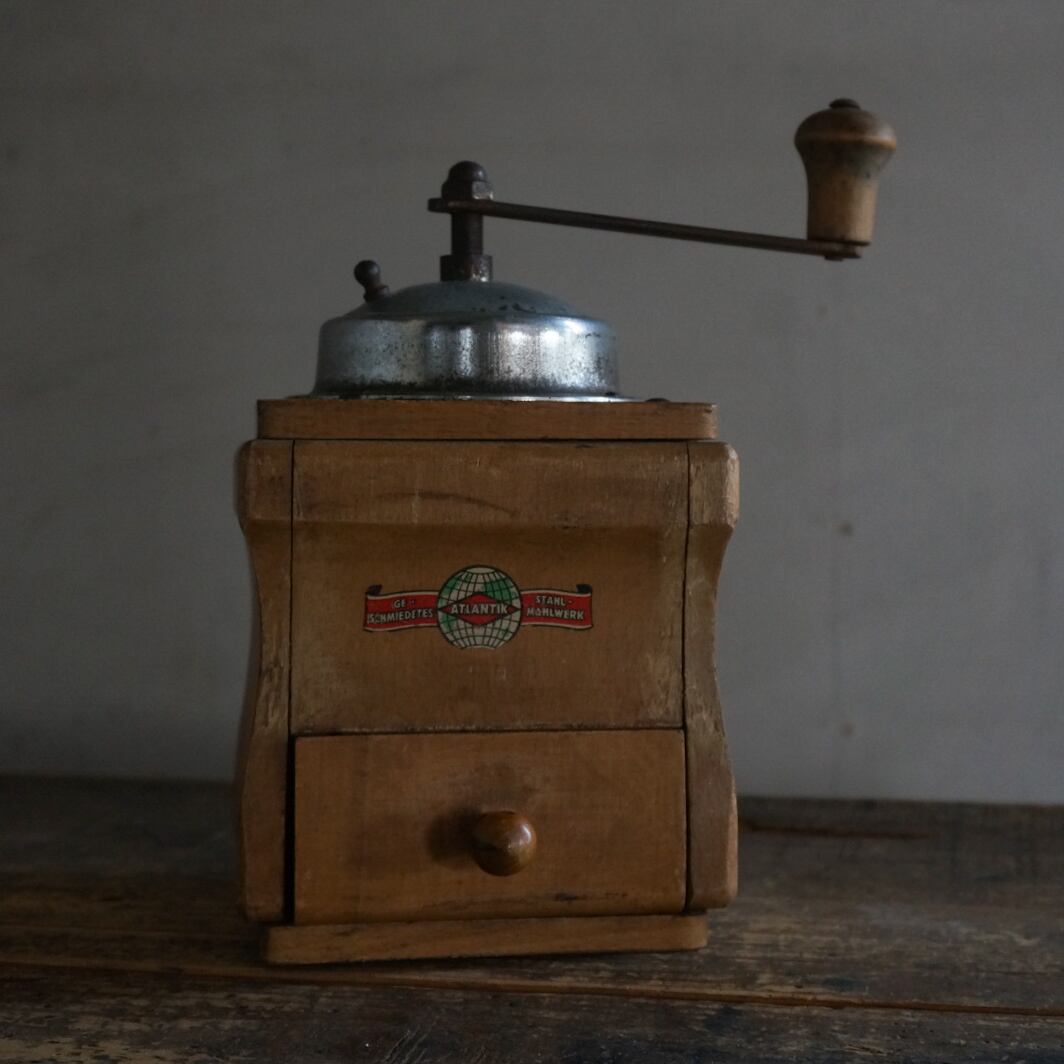 古いドイツのコーヒーミル