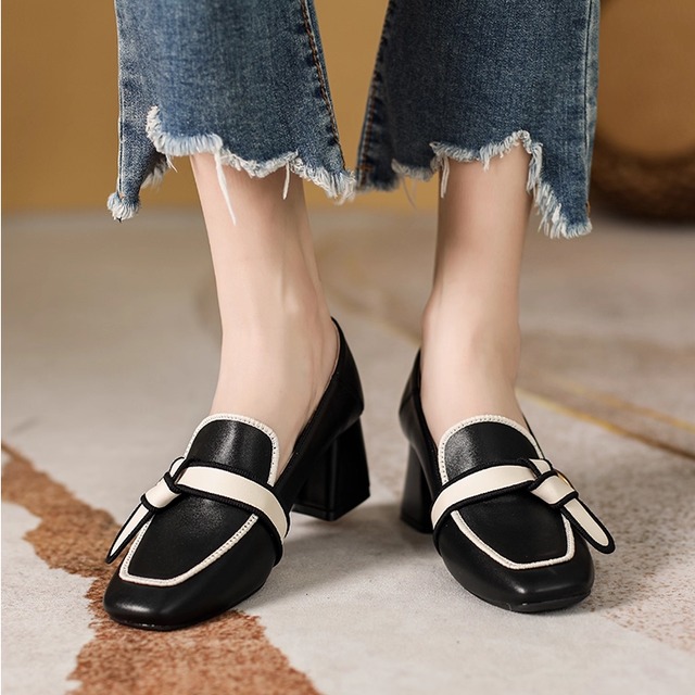 【送料無料】 パンプス 2色 靴 シューズ チャンキーヒール ハイヒール スクエアトゥ 飾り PU エレガント 可愛い 大人可愛い きれいめ シンプル カジュアル シック コンサバ 華やか 大人 上品 おしゃれ 主役級 こなれ感 高見え 無地 オールシーズン シーズンレス 結婚式 二次会 パーティ お呼ばれ レディース 女性用 ママ 20代 30代 40代 デート お出かけ 女子会 お茶会 授業参観 垢抜け デイリーユース 普段使い ファッション コーデ スタイル 楽ちん 歩きやすい 美脚 脚長 定番