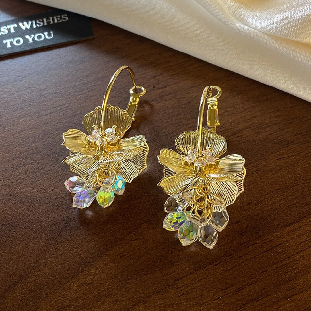 アクセサリー ピアス 透かし花 ジルコニア ドロップタイプ ゴールデン色