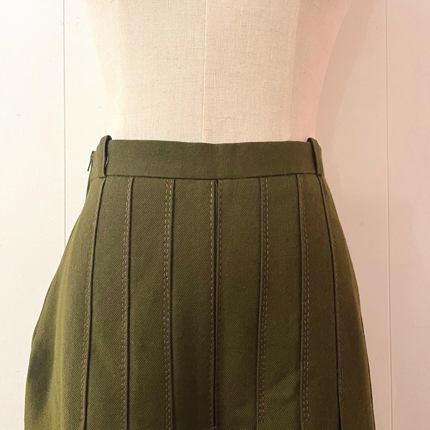 valentino / khaki pleats flare pants