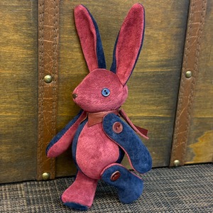 【ピッグスウェード】のベルラビ★マイスターの手作り「ベルズラビット」ワイン×ネイビー系　写真の1点販売です