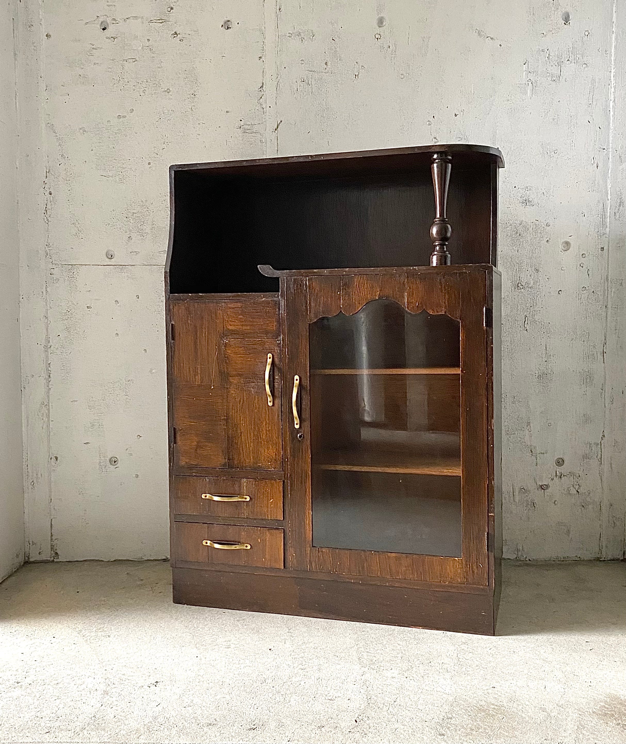 木製彫刻キャビネット