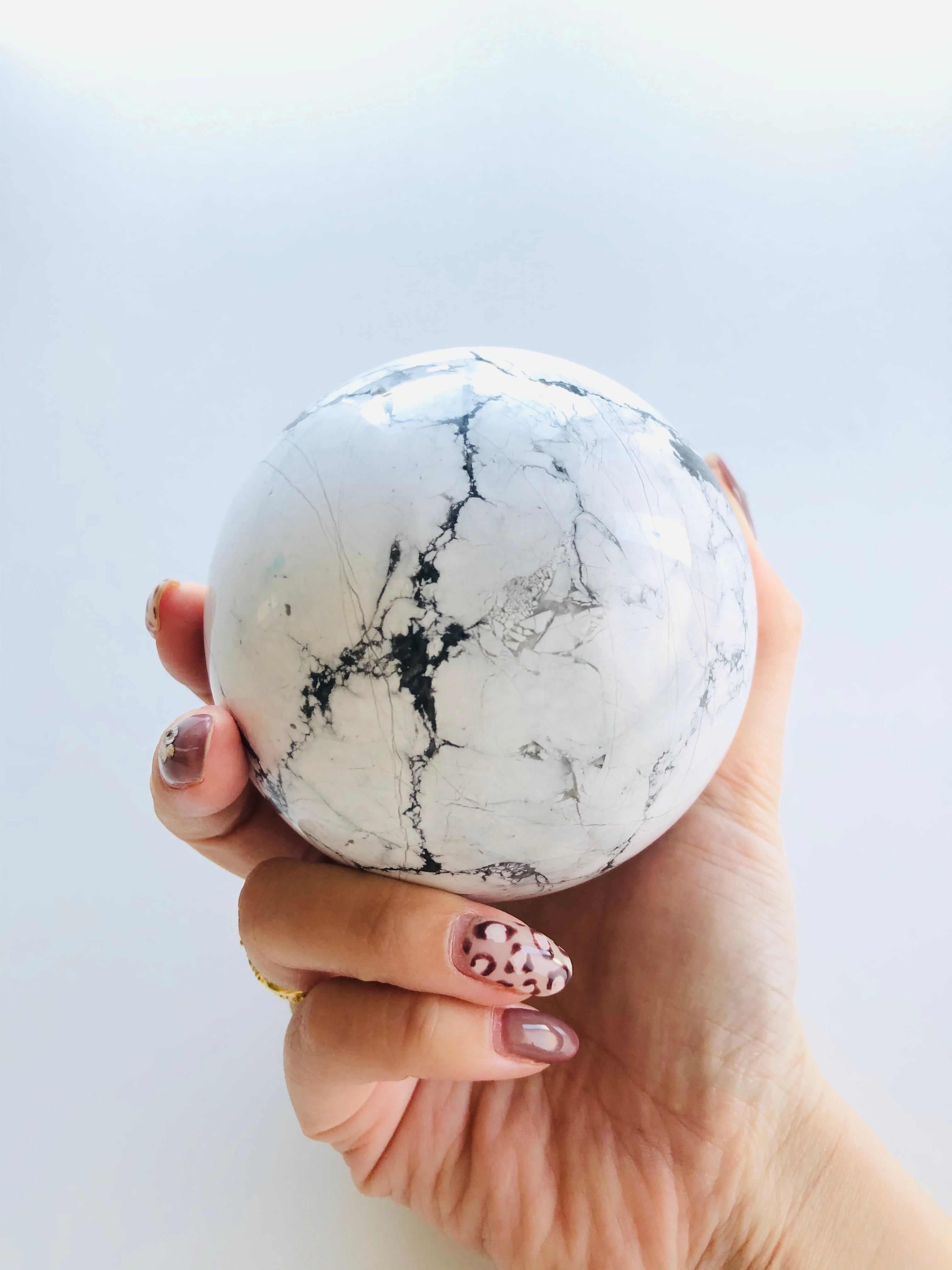 巨大!ハウライト丸玉(87mm)