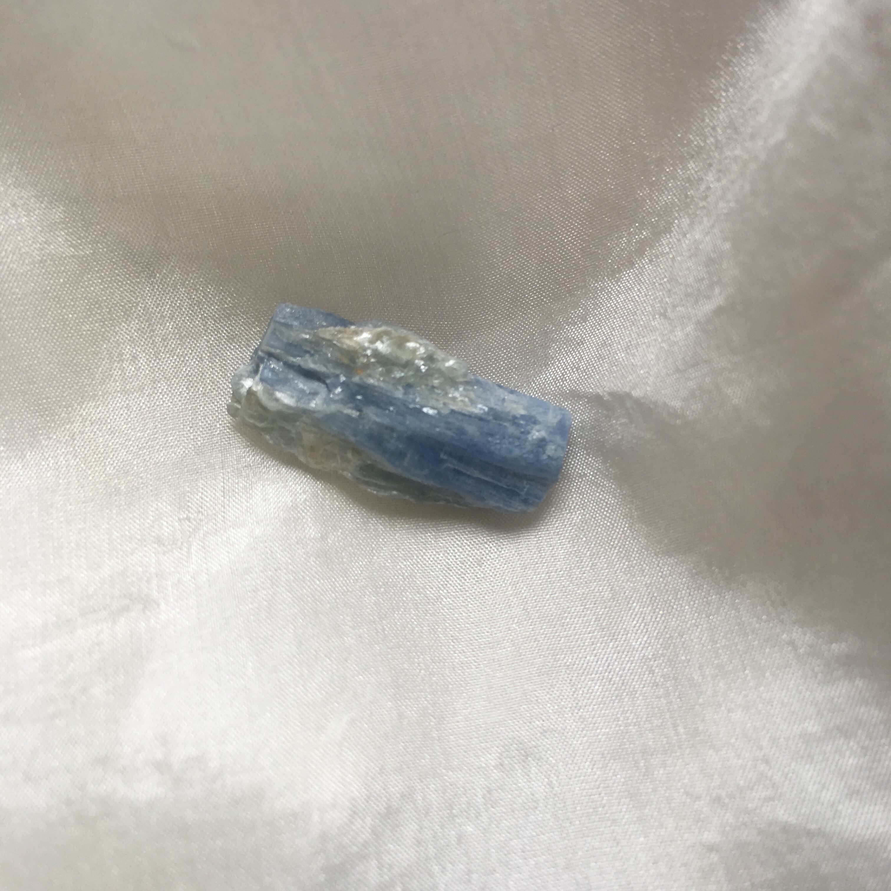 Kyanite   〜光の層〜