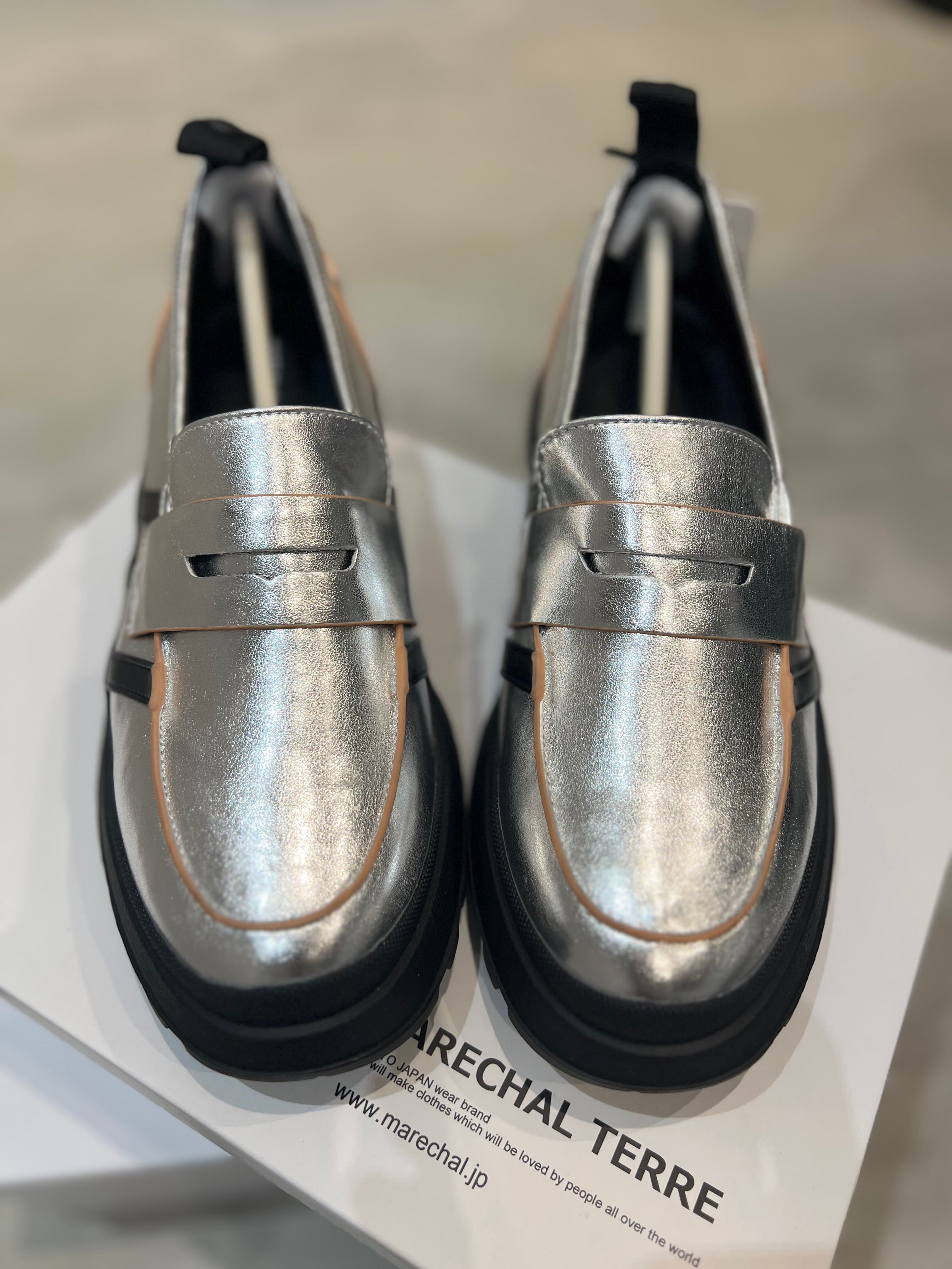 【MARECHAL TERRE】ライン入りローファー