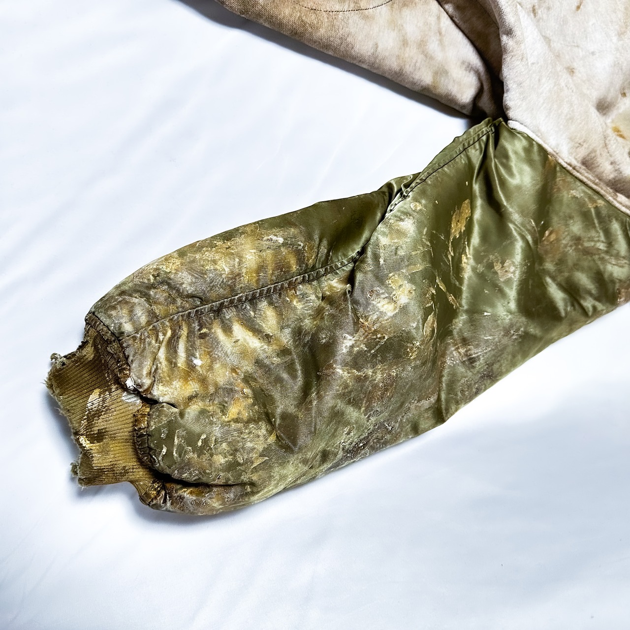 UNFINISHED GO OUT OF FASHION24121