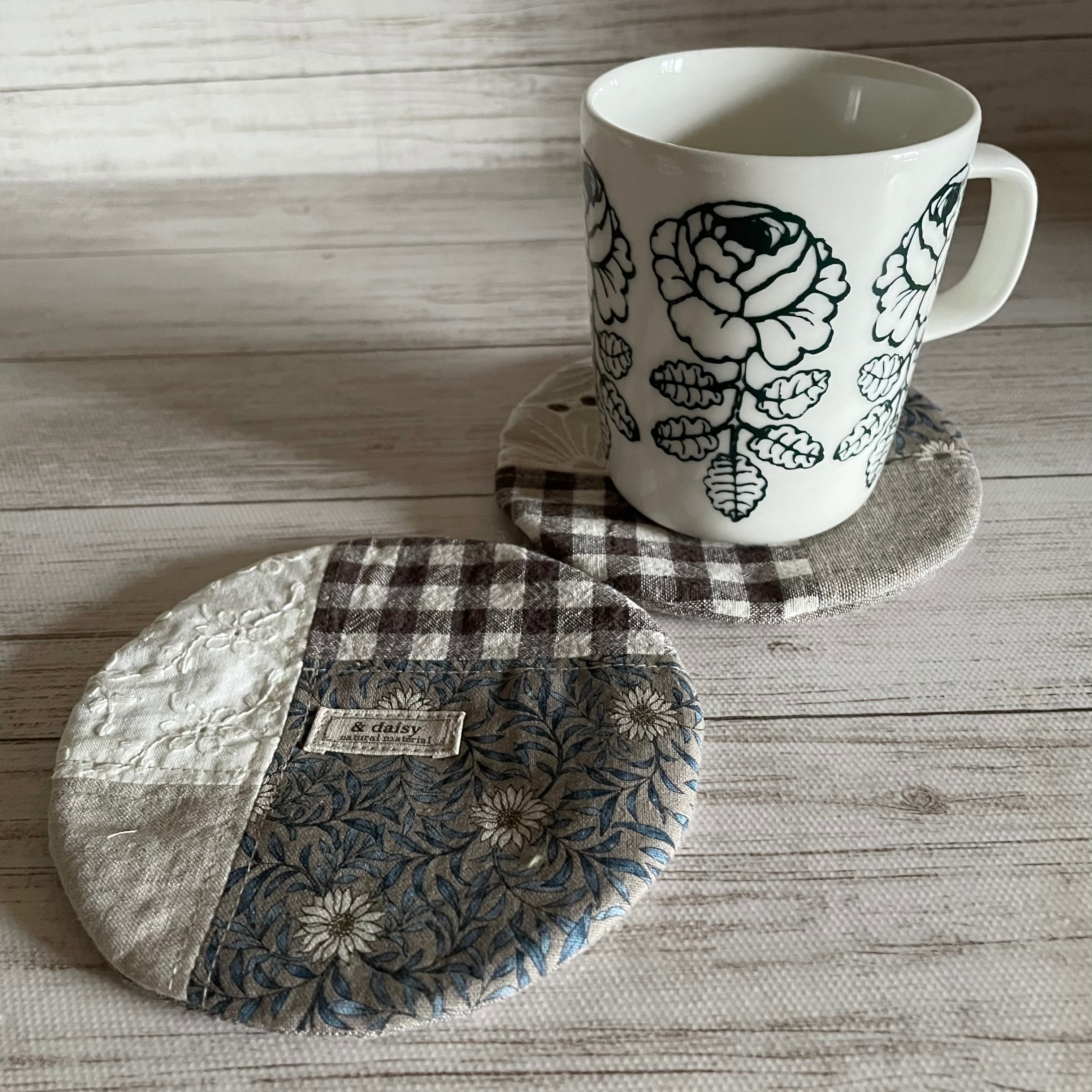 ハンドメイド**はぎれを繋いだまんまるコースター2セット**&daisy