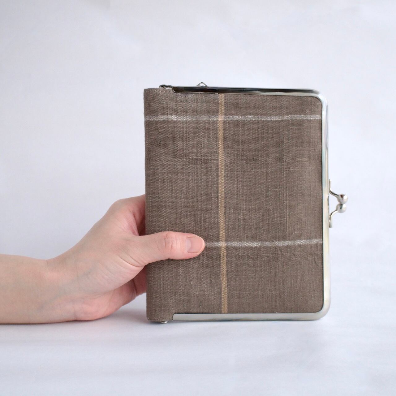 がまぐちのブックカバー（丹波栗） | 丹波布 -Tamba nuno -｜ムラカミ染織