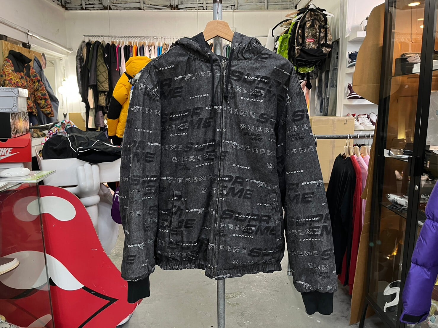 Supreme REVERSIBLE DIMENSIONS LOGO DENIM WORK JACKET BLACK LARGE ...